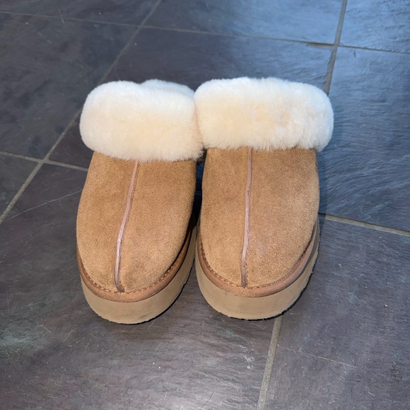 UGG Women's Cream Disquette Slippers - Picture 7 of 10